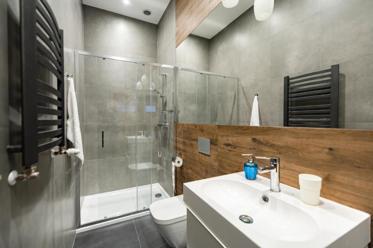 Neo Sky Apartment, Free Parking, 15 Min Walk Old Town&Kazimierz - By Homelike Krakow Cracóvia Exterior foto